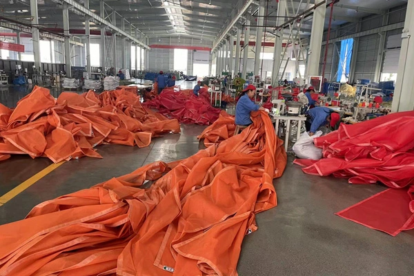 Caratteristiche del tessuto a rete in vinile