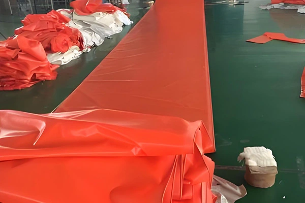 Applicazione della tela cerata di razza in PVC