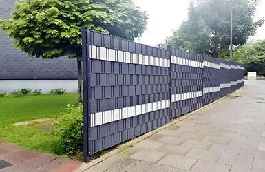 Esplorazione dell'uso di materiale vinilico in equipaggiamento protettivo e attrezzatura